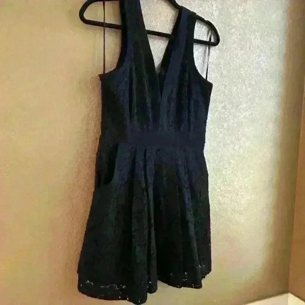 Free People black lace dress back cut out with pockets women’s sz small EUC
